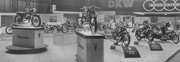 DKW MotorrÃ¤der der Auto Union auf der Motorrad Austellung in Frankfurt 1953